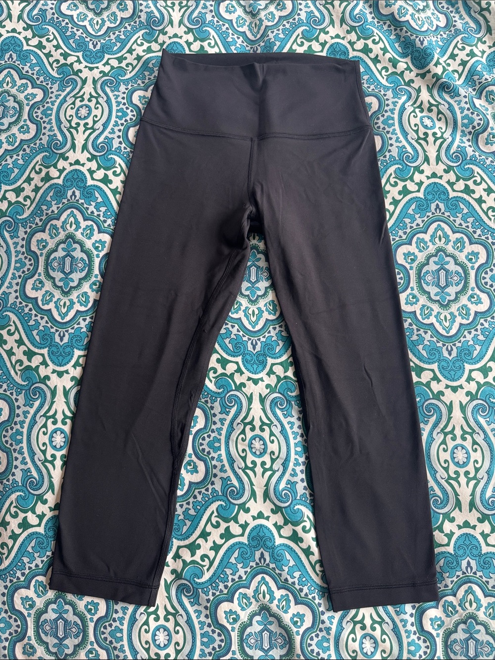 Black Lululemon Align HR Crop 21" women’s size 6